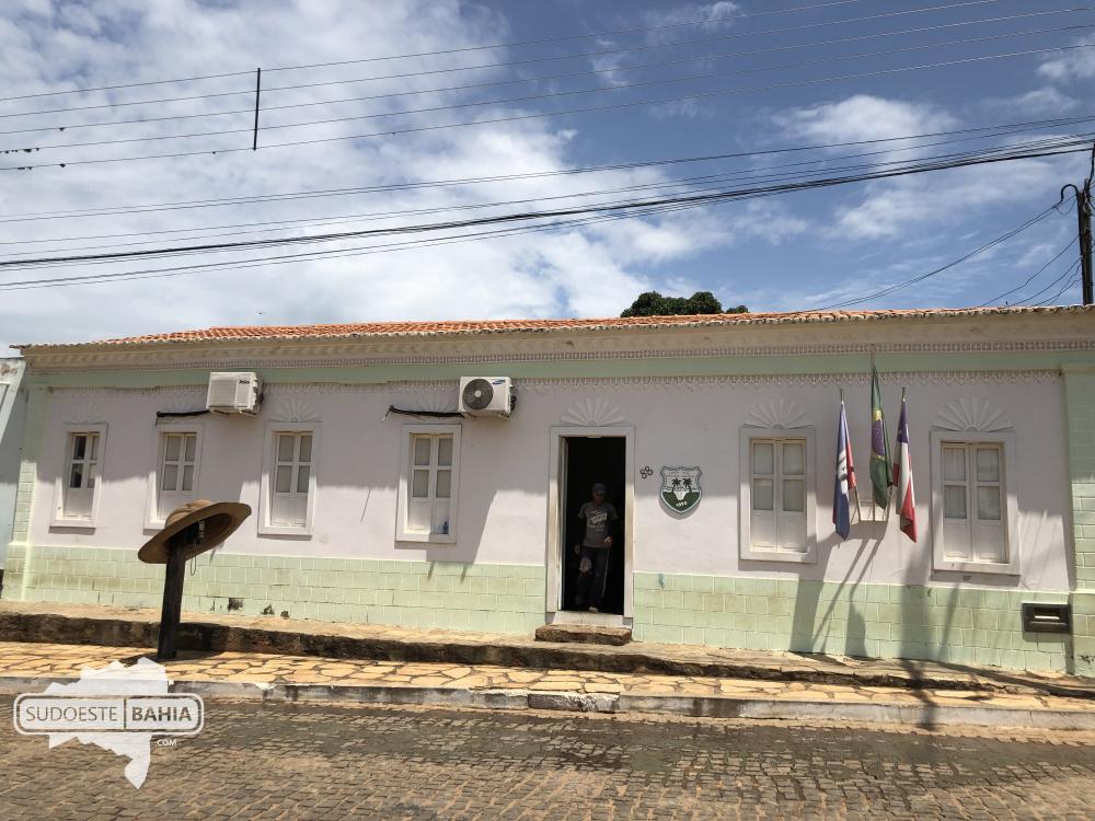 Prefeito de Lagoa Real decreta emergência administrativa e financeira por 180 dias