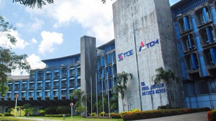 Prefeito tem contas rejeitadas por irregularidades em gastos com combustível