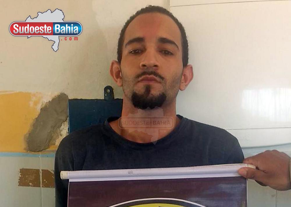 Criminoso que arrombou celas, furtou munições e armas de grosso calibre da cadeia de Caetité é recapturado pela Polícia Militar