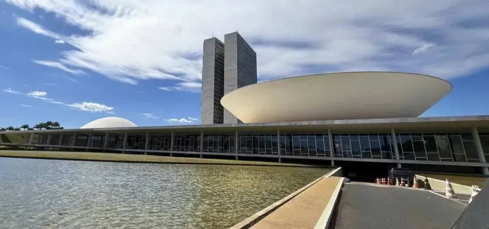 Congresso entra em recesso sem votar fim da escala 6x1