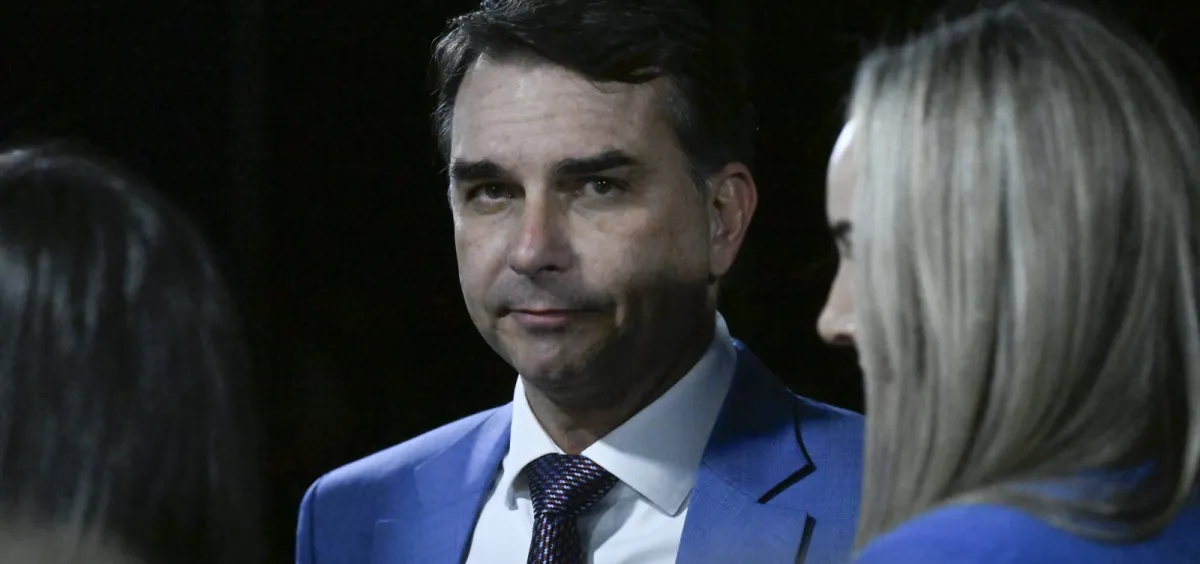 Nunes Marques restabelece filiação de Flávio ao PL e libera registro de candidatura