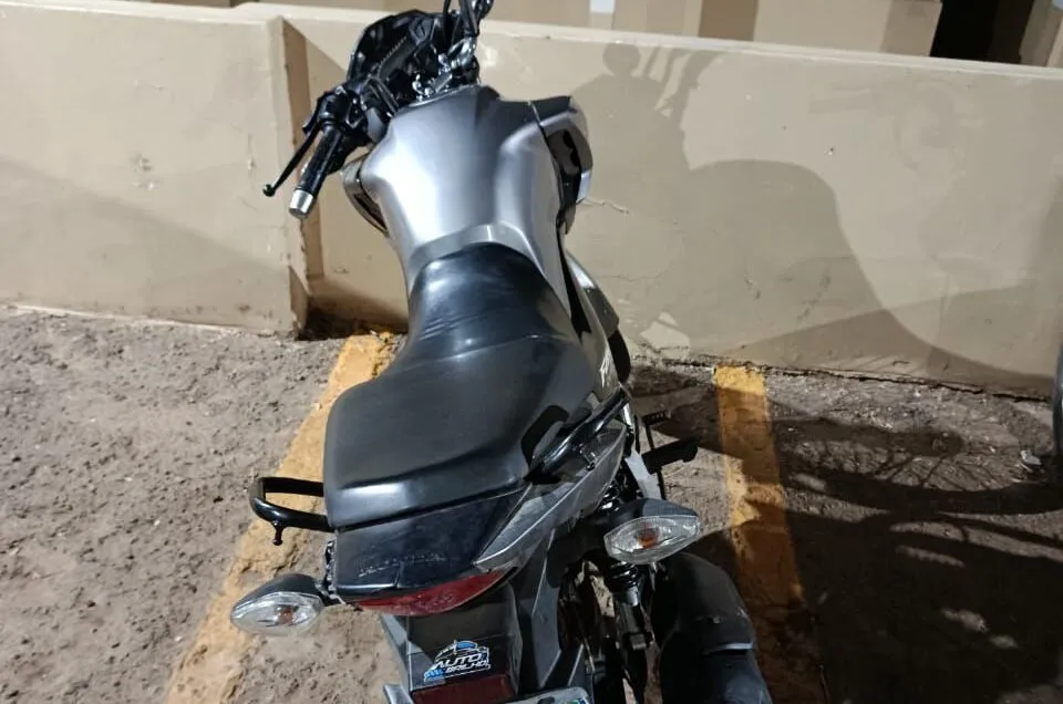 Motocicleta roubada é recuperada em Caetité após ser encontrada abandonada