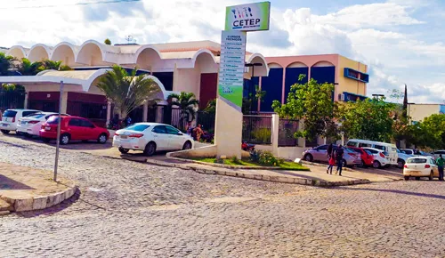 Aulas serão retomadas na terça-feira em 775 escolas estaduais da Bahia após o segundo turno