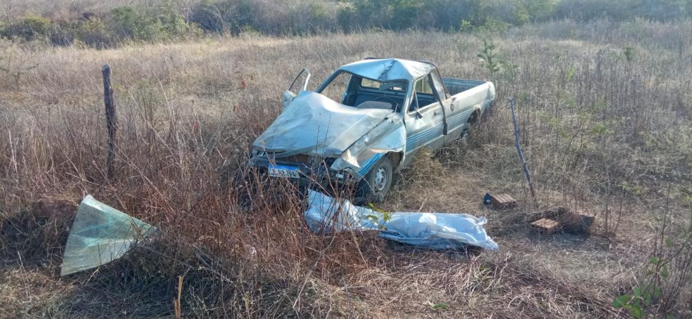 Duas pessoas morrem em capotamento na BA-263 em Sebastião Laranjeiras