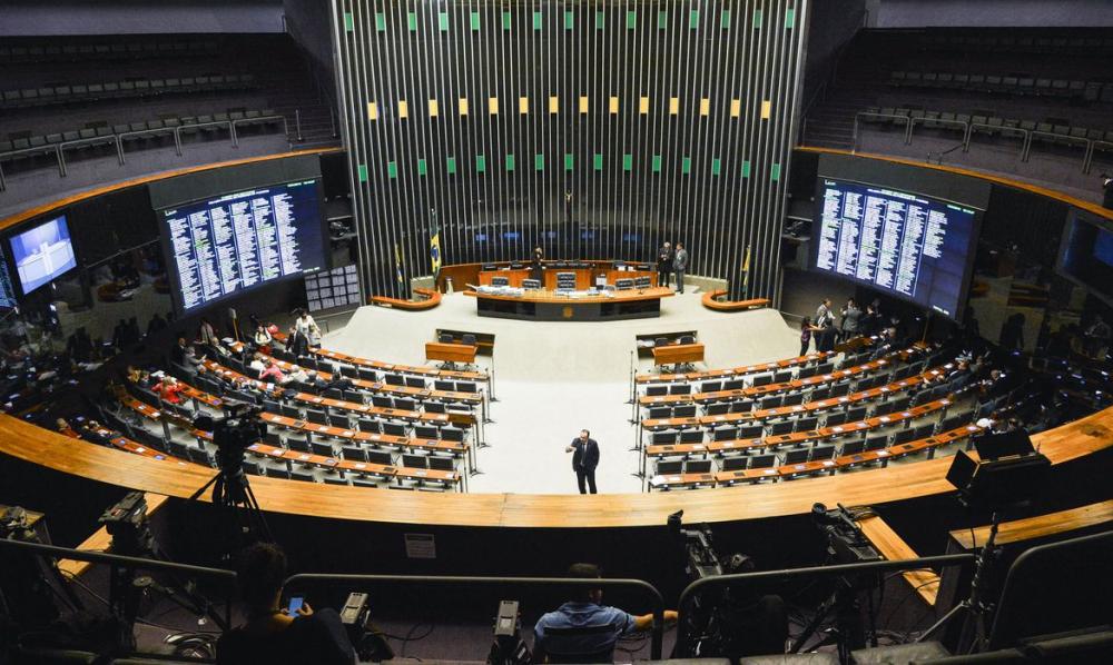 Covid-19: Câmara aprova MP com prazo de cinco dias para Anvisa autorizar vacina registrada fora do país