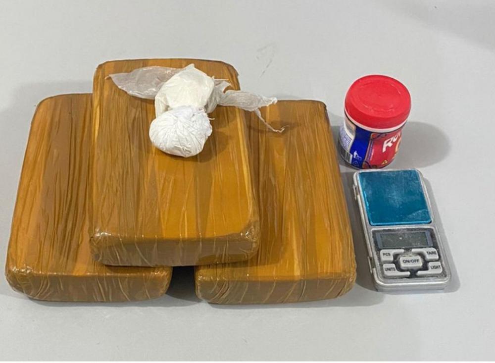 Livramento: Mulher é presa transportando cocaína em carro 