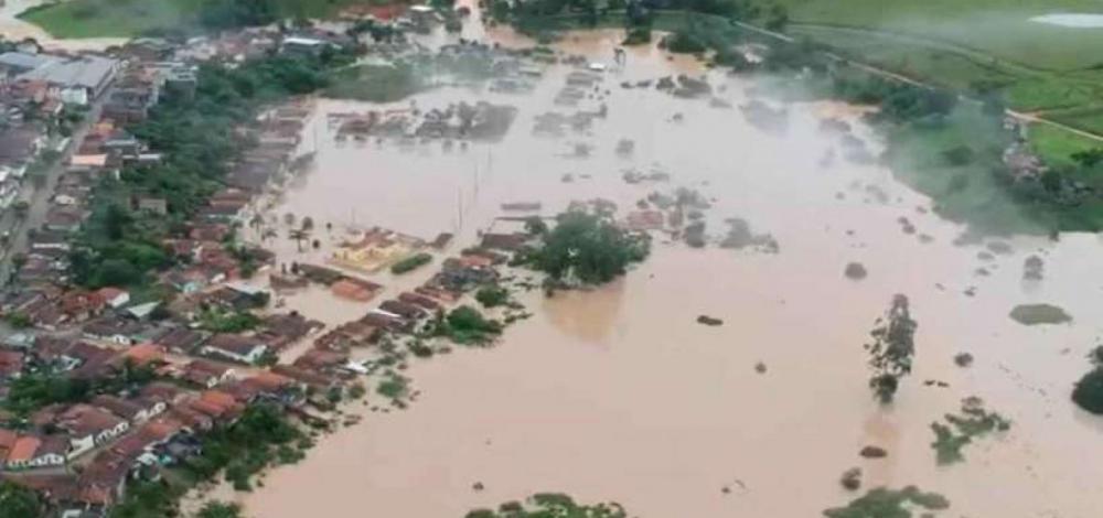 Ao menos 17 cidades baianas perderam vacinas e medicamentos por causa da chuva