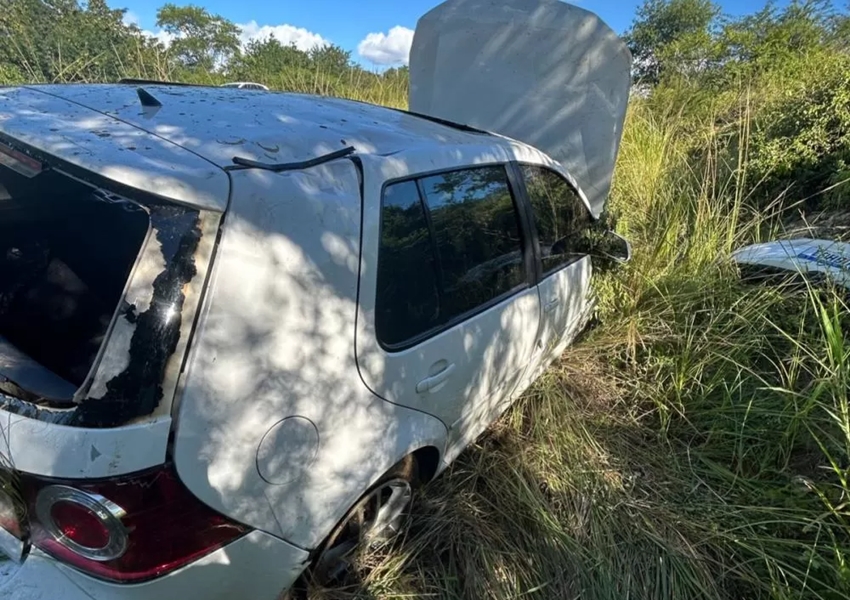 Capotamento de carro é registrado na BA-262