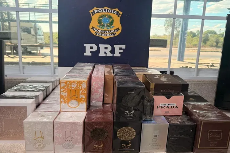 PRF apreende perfumes do Paraguai sem nota fiscal em Vitória da Conquista