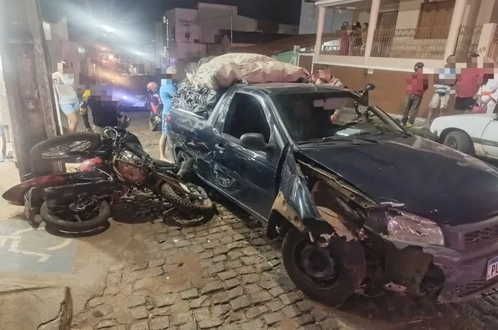 Motorista com sinais de embriaguez bate em duas motocicletas em Caculé