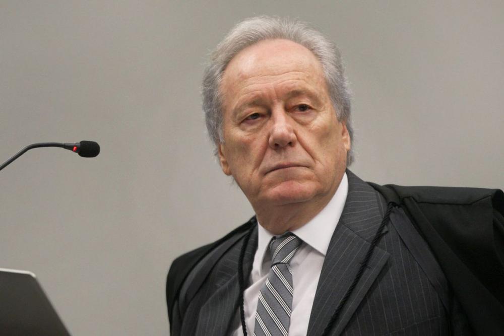 Ricardo Lewandowski deve se aposentar na primeira quinzena de abril, diz coluna