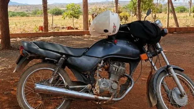 Motocicleta é furtada após ser deixada estacionada no centro de Pindaí