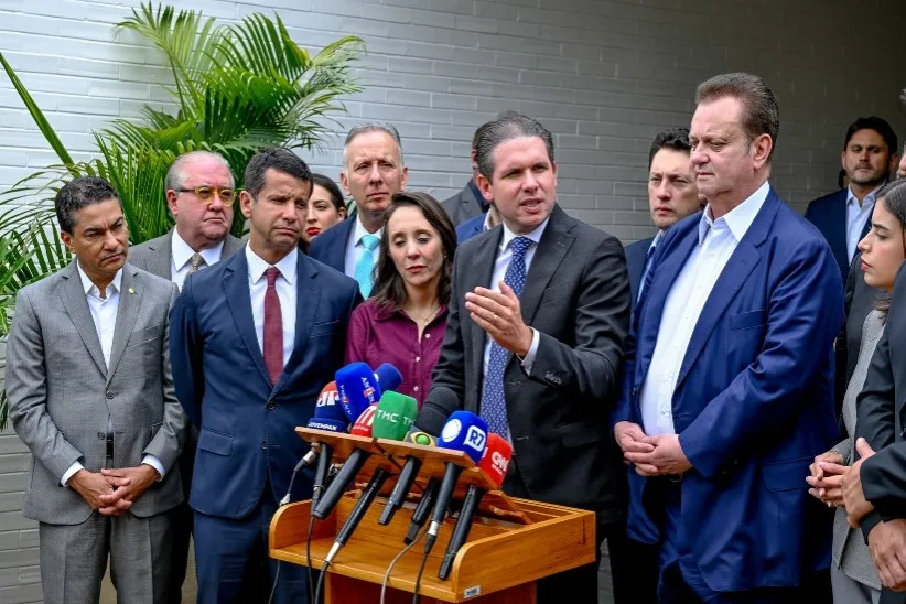 Câmara deve discutir voto distrital misto ainda este ano, diz Hugo Motta