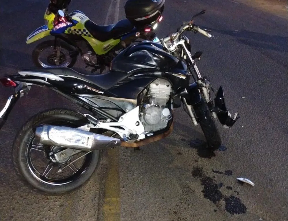 Duas pessoas ficam feridas em colisão entre motos em Guanambi
