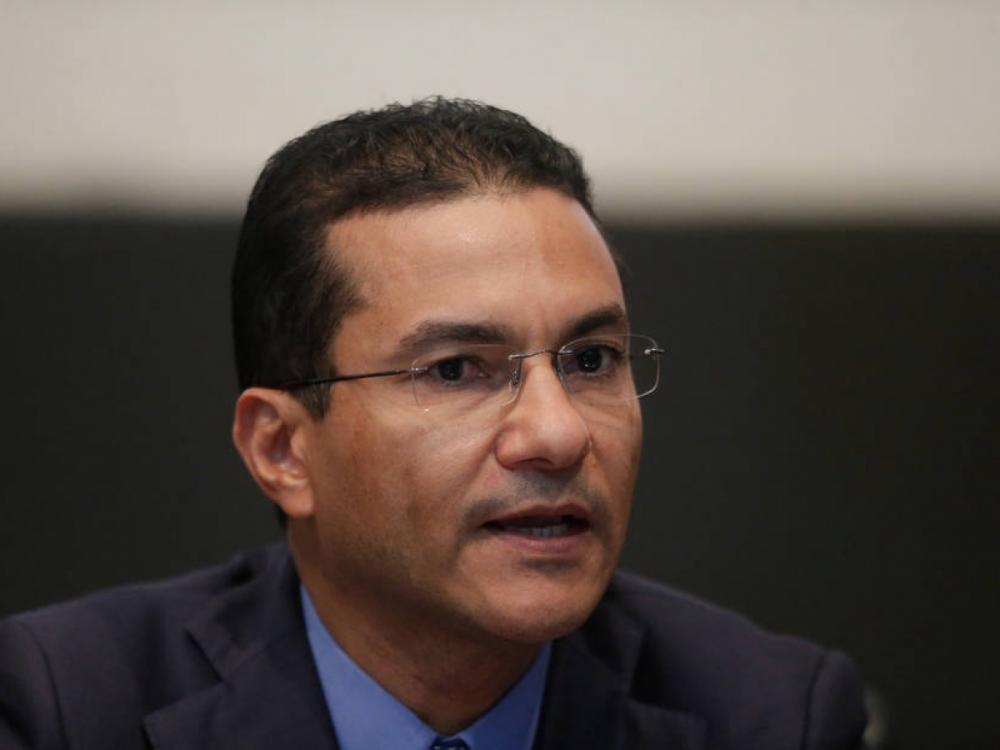 Após contrapartidas, líderes do Centrão admitem adiar eleição