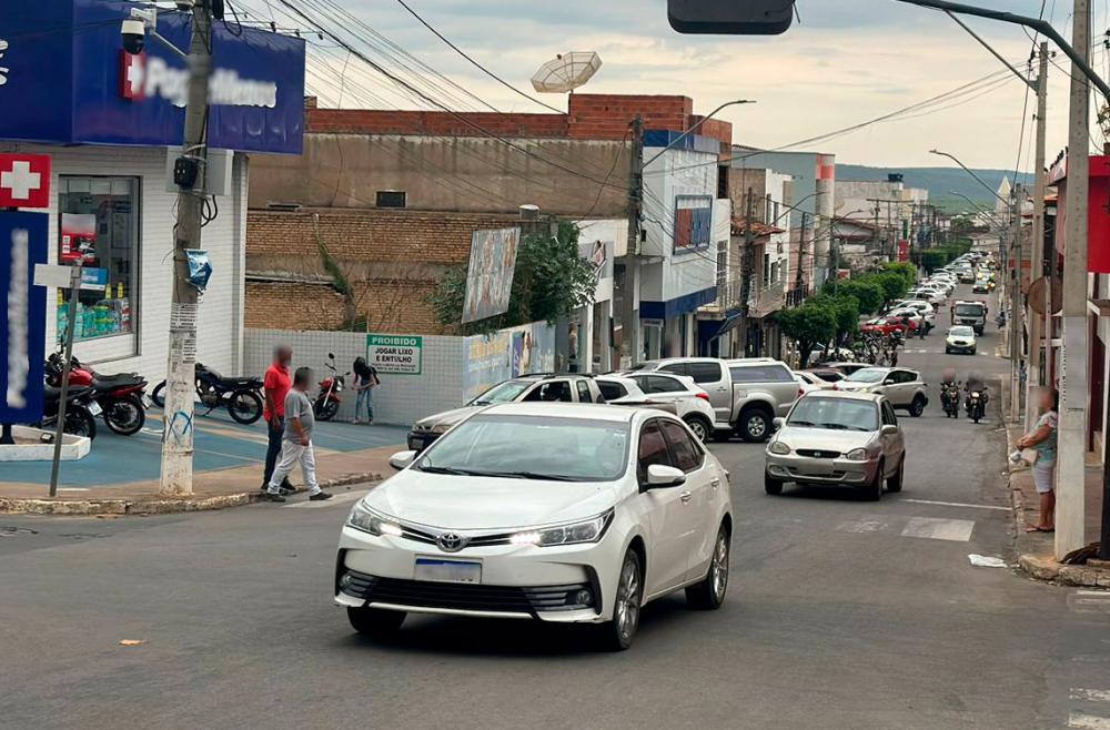 Falta de vagas de estacionamento no Centro de Caetité prejudica comércio e gera reclamações