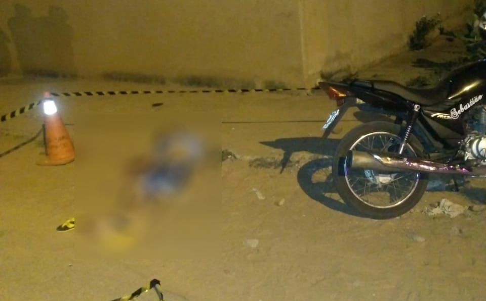 Ao tentar desviar de buraco, homem morre após cair de moto em Brumado