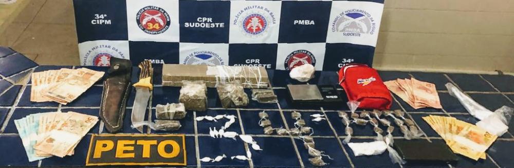 Mulher é presa em flagrante por tráfico de drogas no bairro Dr. Juracy, em Brumado