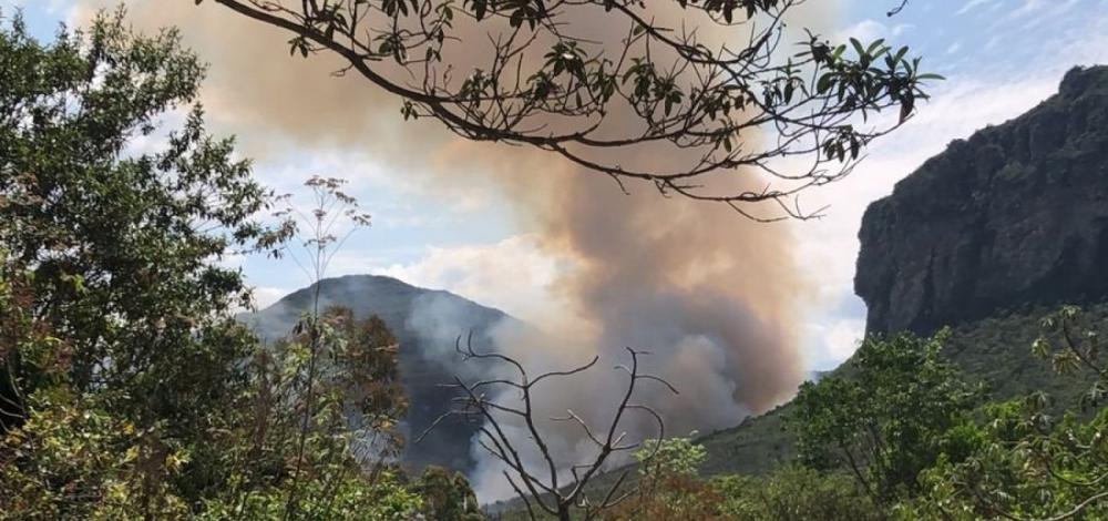 Novo incêndio atinge Chapada Diamantina e brigadista clama por reforço: "fogo está fora de controle"