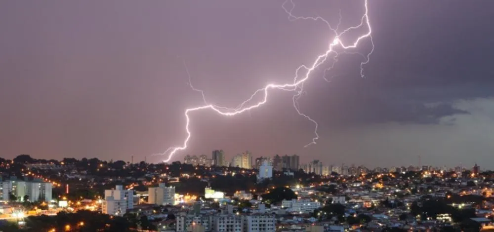 Tempestades atingem a Bahia com 200 mil raios