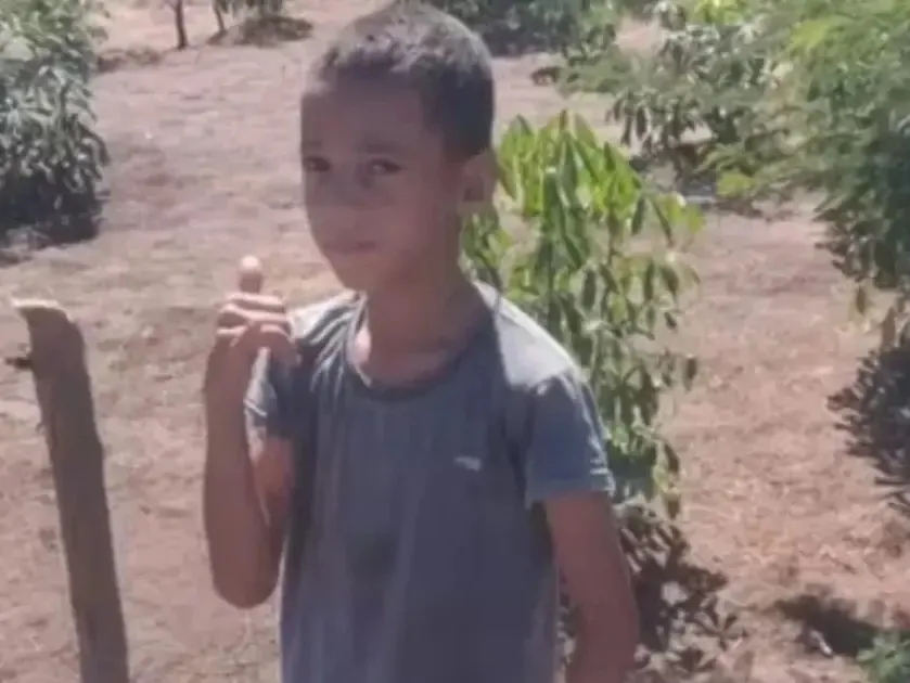 Mãe joga faca em briga, atinge filho de 8 anos e é presa em Paratinga