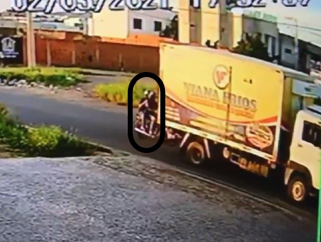 Guanambi: dupla armada assalta caminhão de empresa de frios e rouba R$ 30 mil