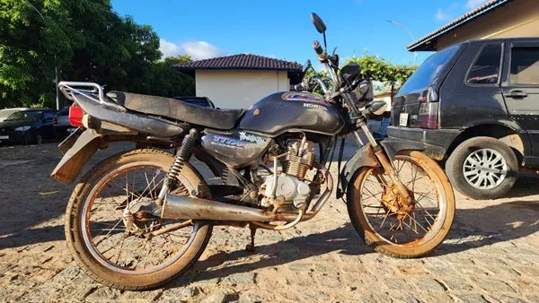 Motocicleta furtada é recuperada em Candiba