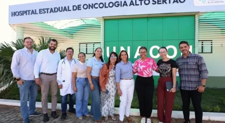 Secretária Roberta Santana, realiza visita à UNACON em Caetité