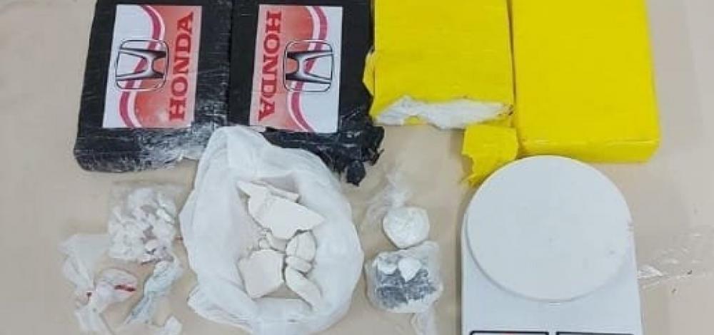 Oeste: Dupla é presa em flagrante negociando cocaína avaliada em R$ 120 mil