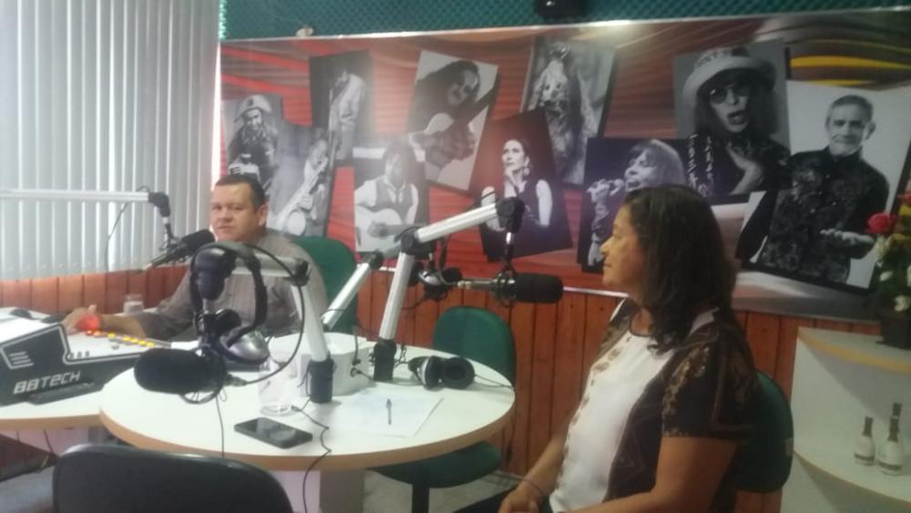 Chica do PT desmente prefeito de Carinhanha e diz para ele priorizar pagamento de servidores
