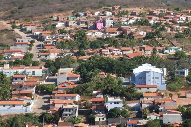 Mãe denuncia falta de horário estendido em creche de Urandi