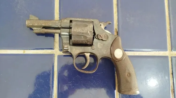 Homem é preso com revólver e droga durante abordagem em Brumado