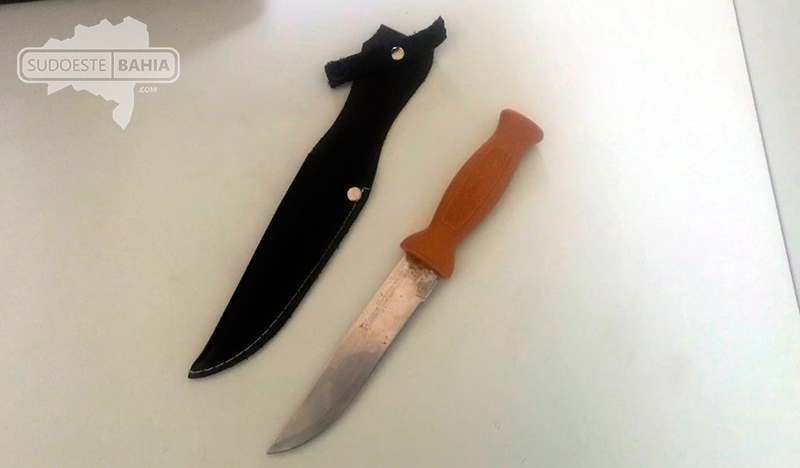 Caetité: Homem é detido após ameaçar com faca pessoas no centro da cidade