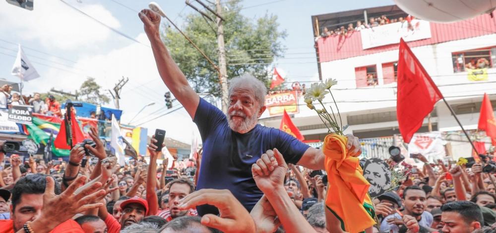 Juiz determina saída de Lula da prisão após decisão do STF
