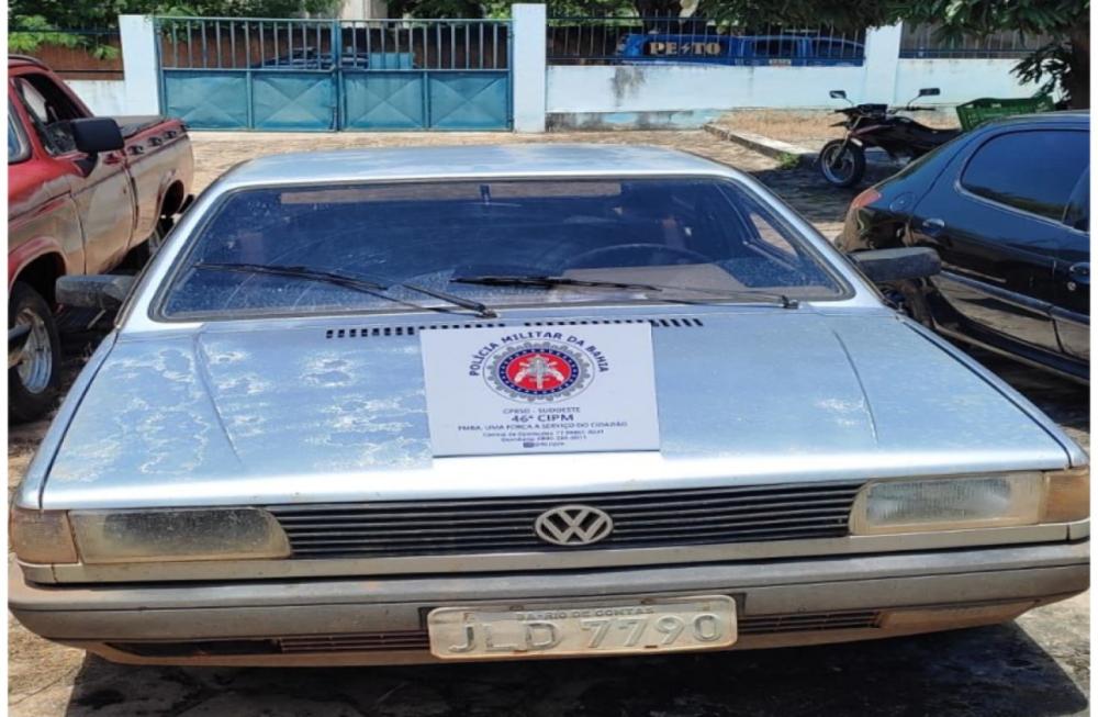 PM realiza apreensão de carro com restrição de furto em Livramento