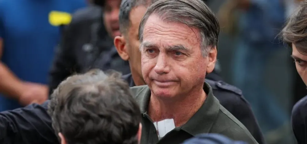 Defesa de Bolsonaro desiste de pedir suspensão da pena no STF horas após protocolar recurso