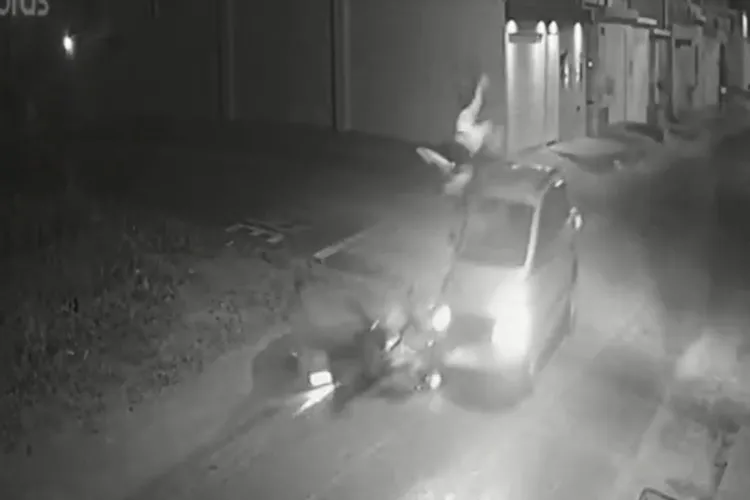 Guanambi: Motociclista é arremessada após colisão com carro em cruzamento 