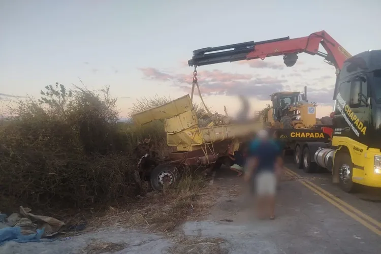 Caminhoneiro morre em acidente na BR-349, em Ibipitanga