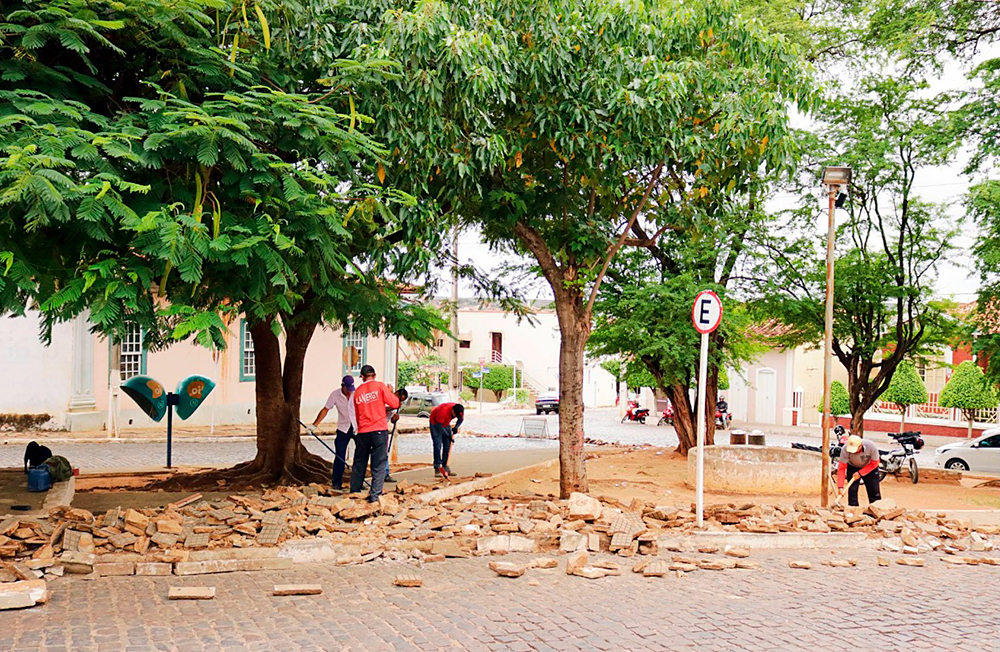 Caetité: Governo Participativo realiza reforma da Praça Coronel Cazuzinha