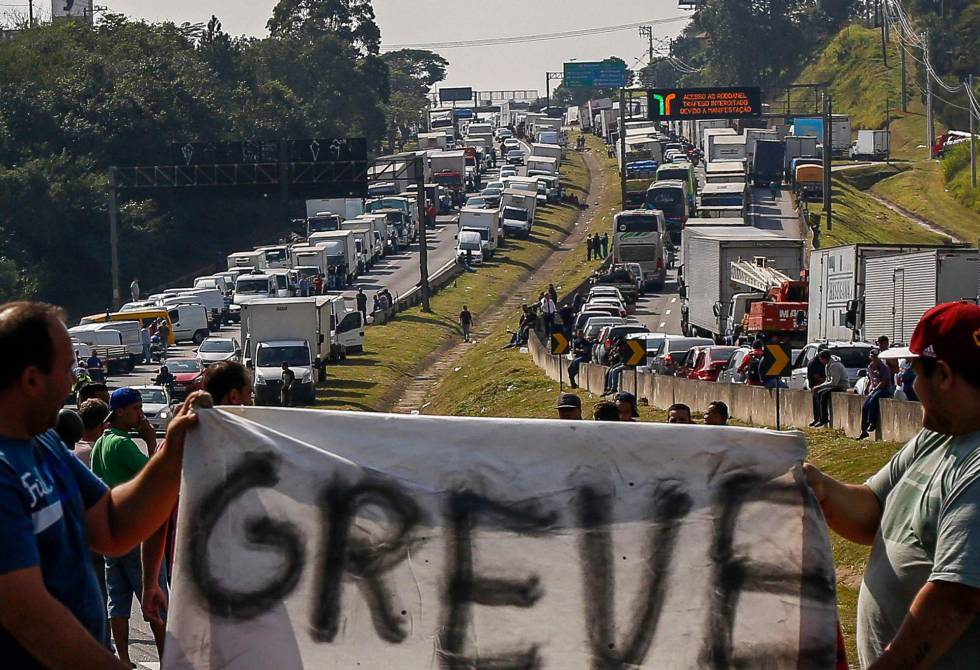 Caminhoneiros cogitam nova greve e reclamam de propostas do governo