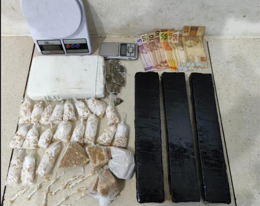 PM lotado em Livramento é preso com vasta quantidade de drogas em residência em Conquista