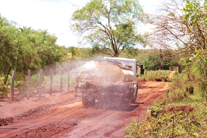 Prefeitura de Caetité realiza melhorias nas estradas vicinais de Santa Luzia e Campinas
