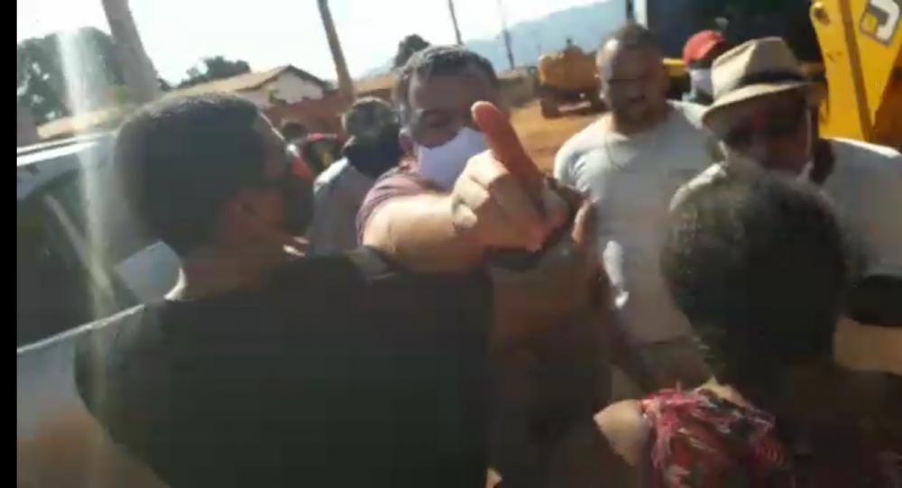 Prefeito de Livramento se envolve em confusão, é filmado, e mulher grita: “o prefeito quer me agredir” 