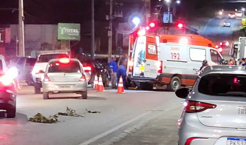 Colisão entre moto e carro deixa ferido em Caetité