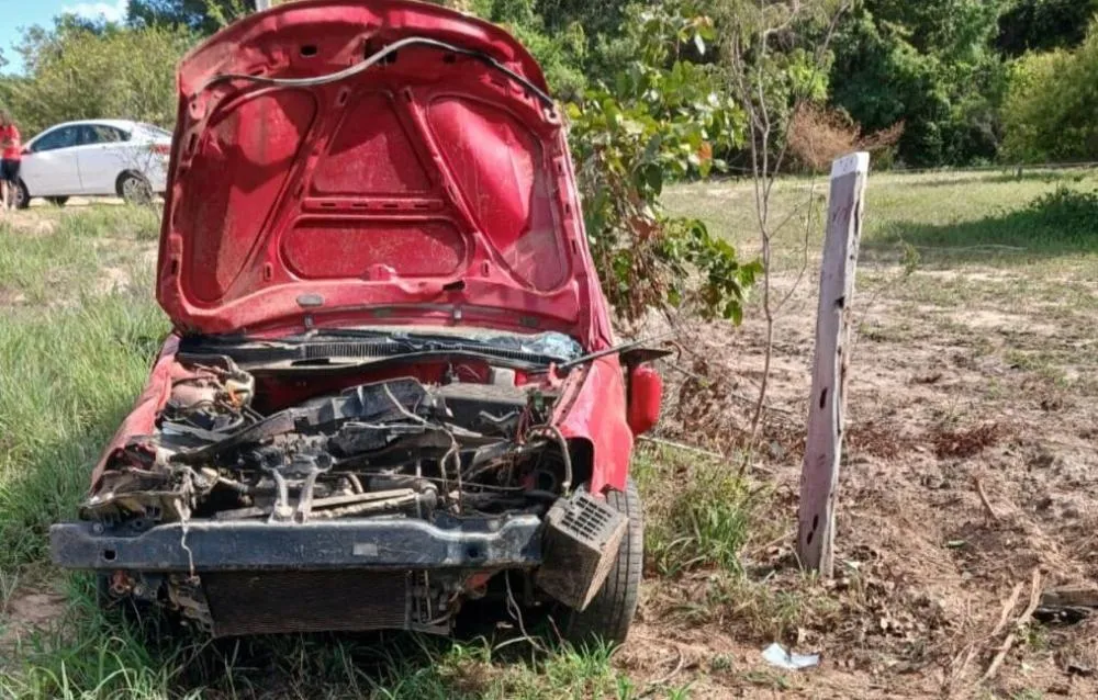 Motorista morre e duas pessoas ficam após acidente na BR-430, em Caetité