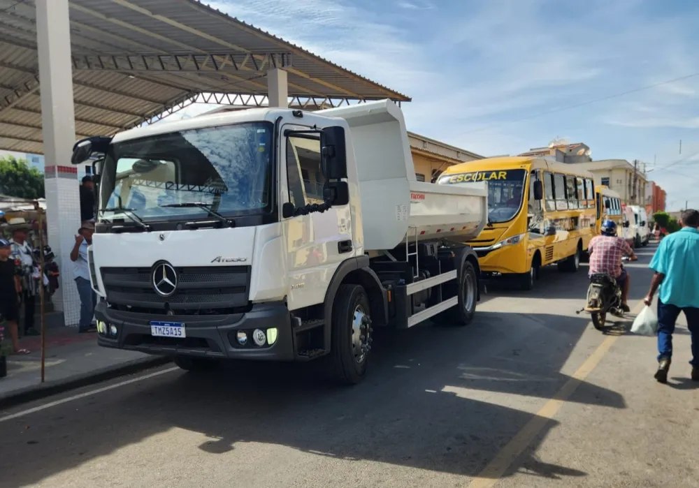 Igaporã recebe sete novos veículos para reforçar serviços públicos em várias áreas