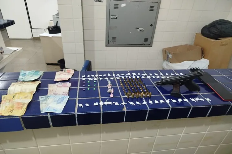 Homem é preso e pistola da Polícia Civil de SP é apreendida em Brumado