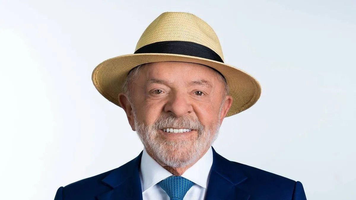 Ministério Público Eleitoral diz que chapéu de Lula na foto da urna não fere regras do TSE