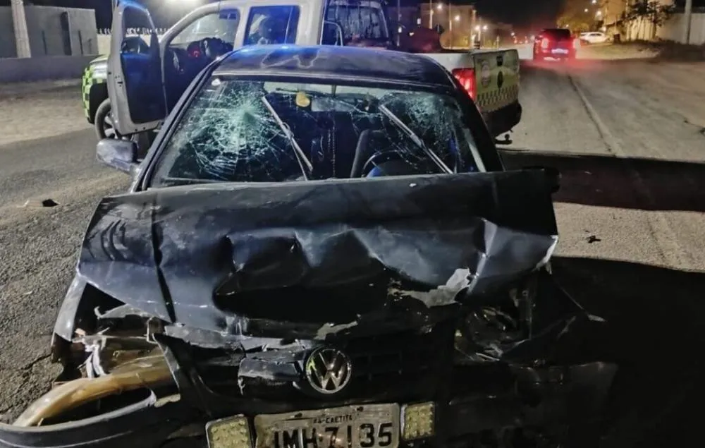 Motorista bêbado causa acidente em Guanambi e foge com filho ferido no carro