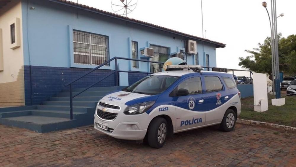 Homem com mandado de prisão em aberto é detido durante abordagem policial em Licínio de Almeida